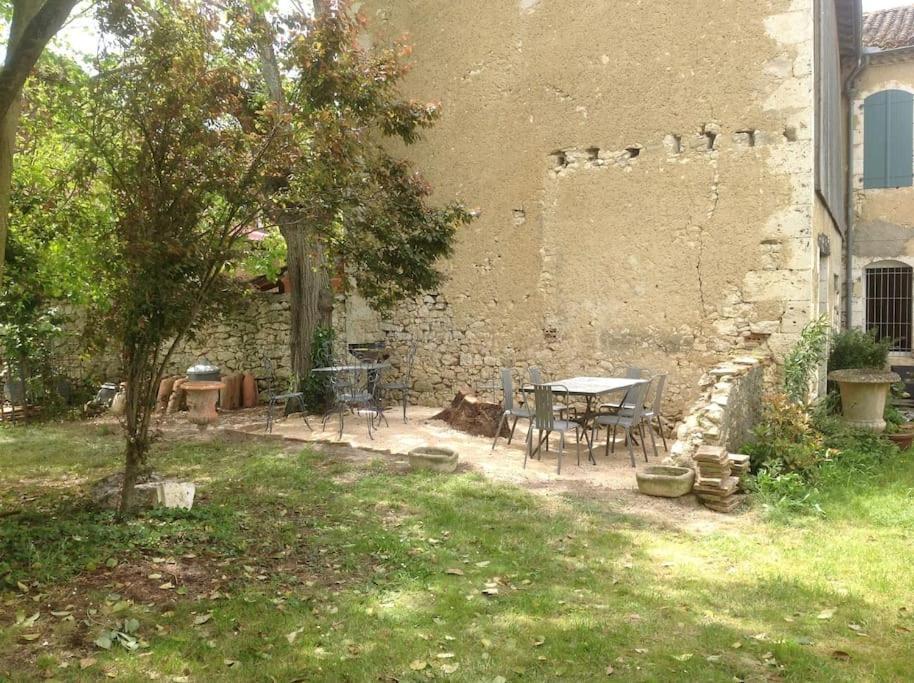 Ancien Presbytere Au Coeur Du Village Mauvezin  Exterior photo