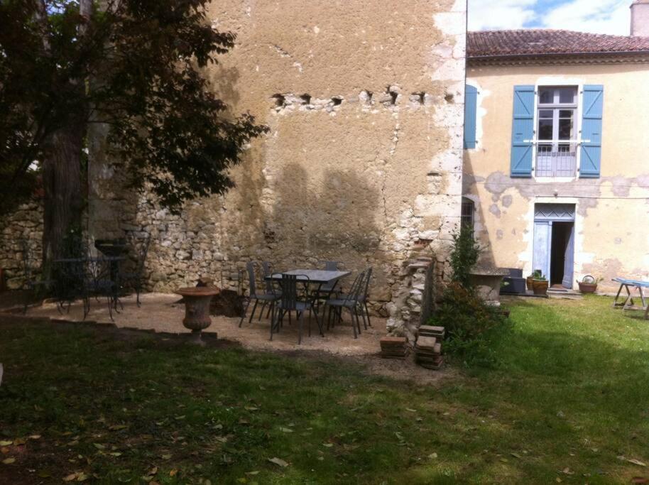 Ancien Presbytere Au Coeur Du Village Mauvezin  Exterior photo